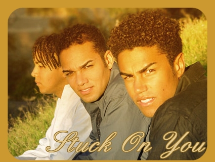 ils se nomment 3t ils on rechanté stuck on you de lonly richard